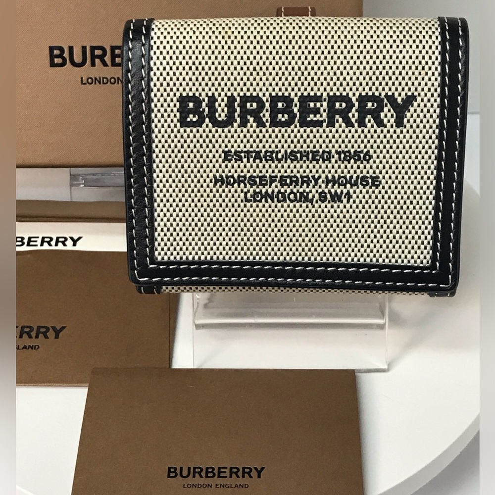 Burberry Luna Horseferry Print Canvas/Leather Bifold Wallet 😍🤍🔥 - Picture 5 of 17